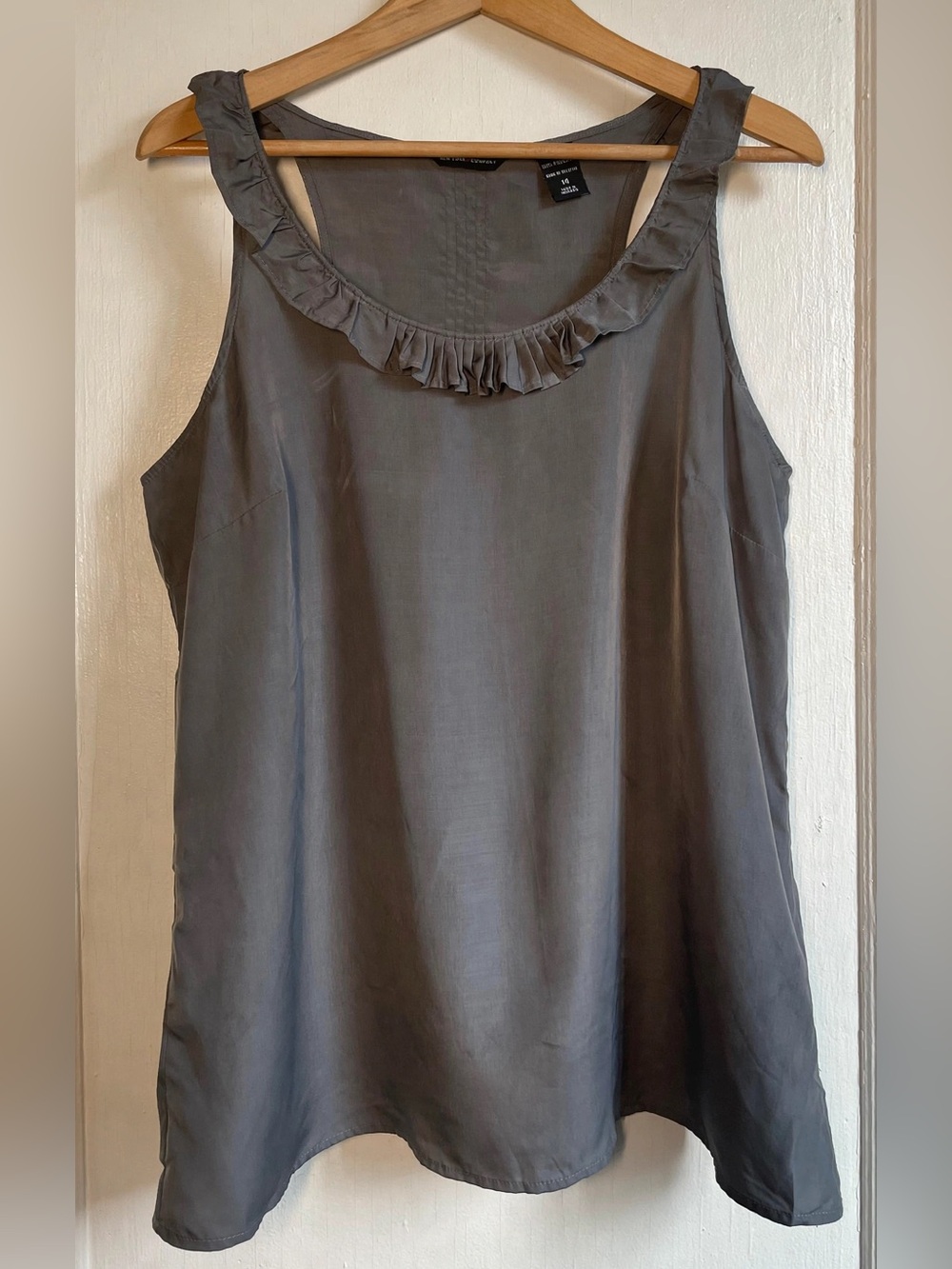 New York & Company Gray Ruffle Trim Sleeveless Shell Tank Blouse Size 14